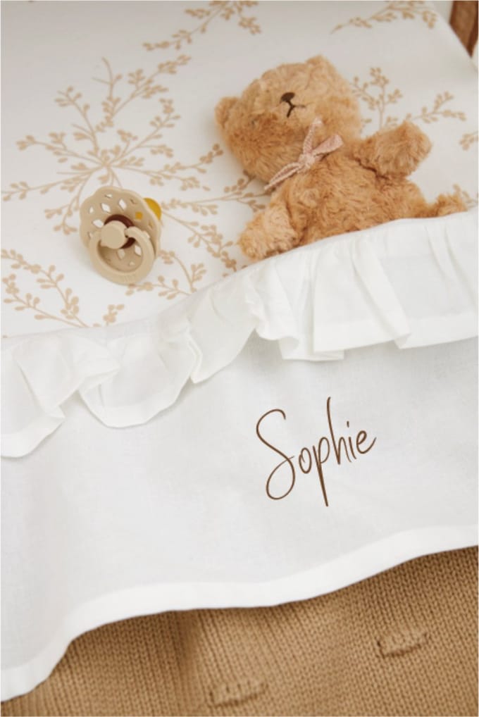 Kidz Label14 - Wieglaken - Ruffle - wit - met naam - gepersonaliseerd