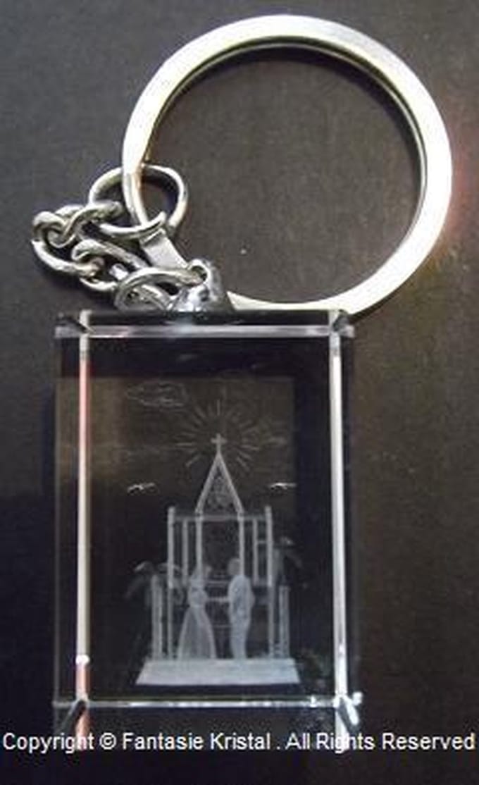 Sleutelhanger laser 3D "bruidspaar bij kerk"
