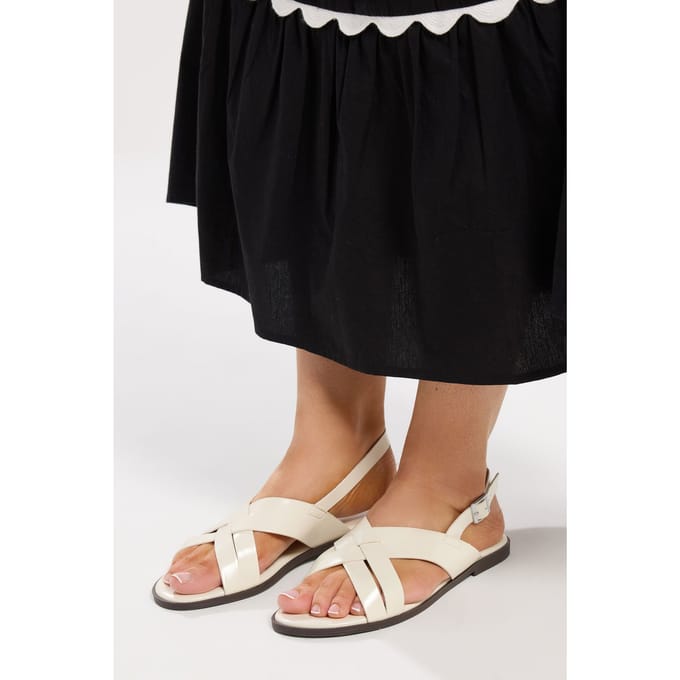 Yours Witte Imitatieleren Sandalen Met Gekruiste Bandjes In Brede Pasvorm Esize 42E