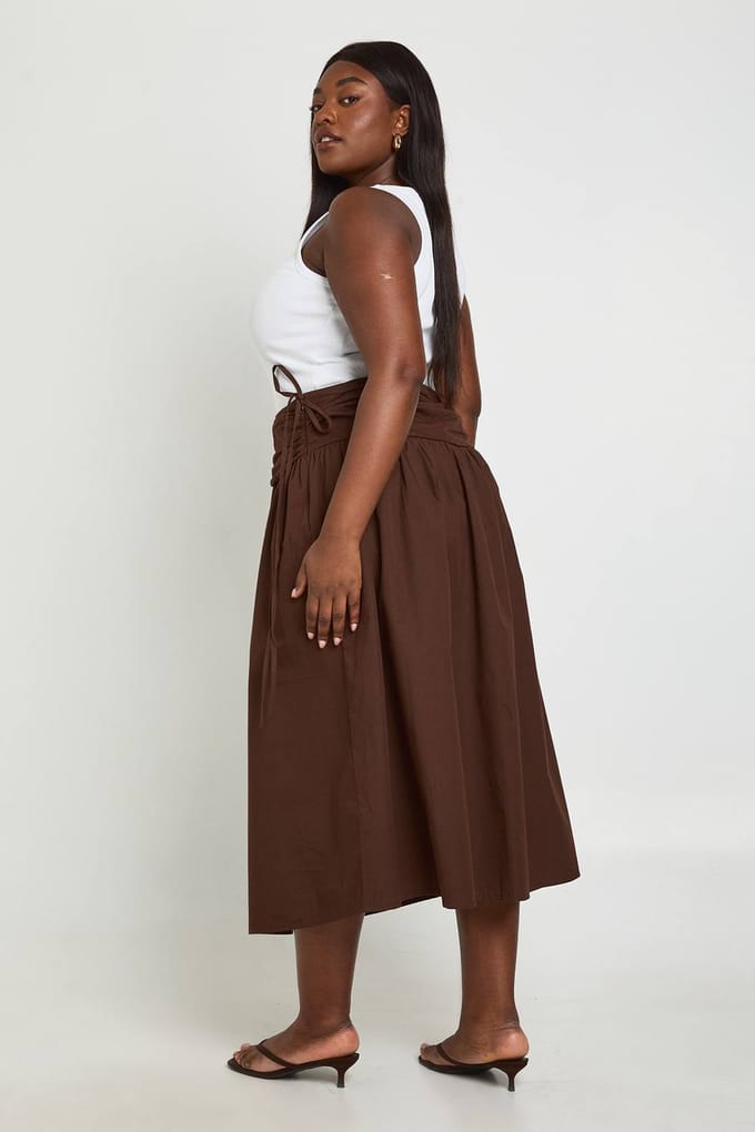 boohoo Dames Plus Poplin Rok Met Strikceintuur Midaxi Lengte | Chocoladebruin | Maat: 52