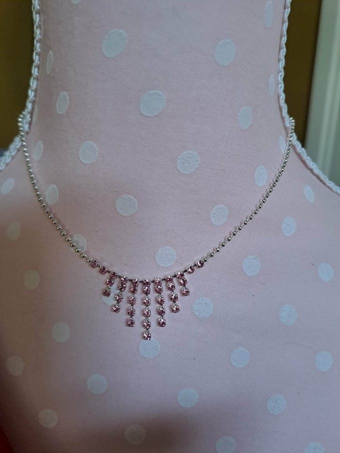 Ketting met fijne rose steentjes
