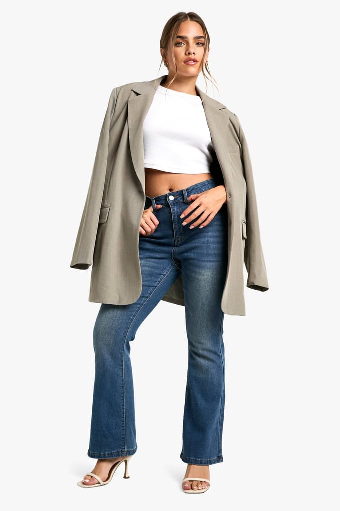 boohoo Dames Petite Basics Flared Jeans | Mid Blue | Maat: 6/28L
