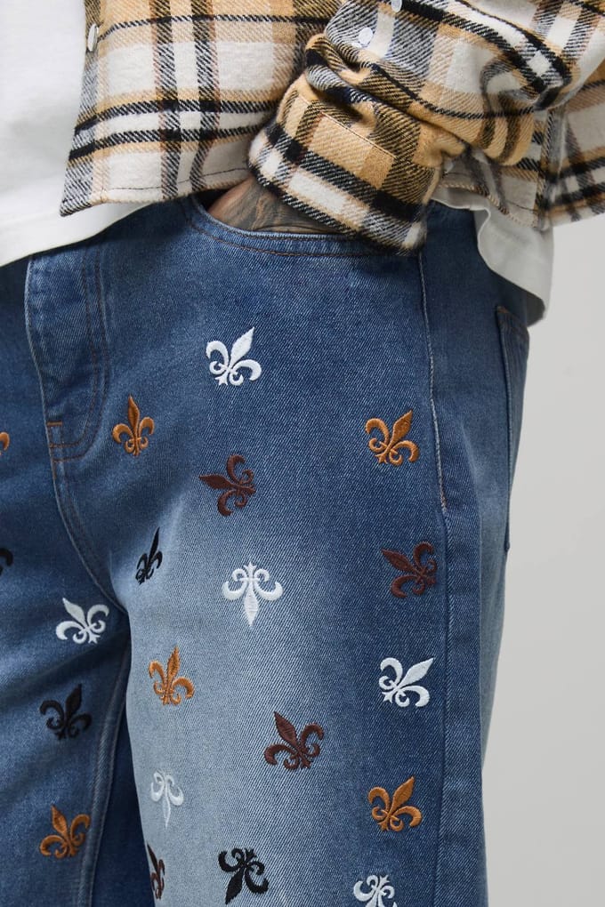 Lange Relaxte Stijve Fleur De Lis geborduurde jeans | Mid Wash | Size 32