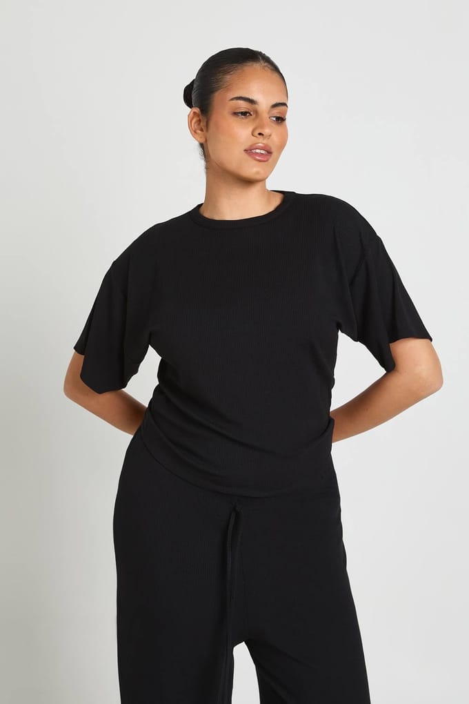 boohoo Dames Plus Geribbelde Top Met Getailleerde Taille En Wijde Broek Coordinatenset | Zwart | Maat: 50
