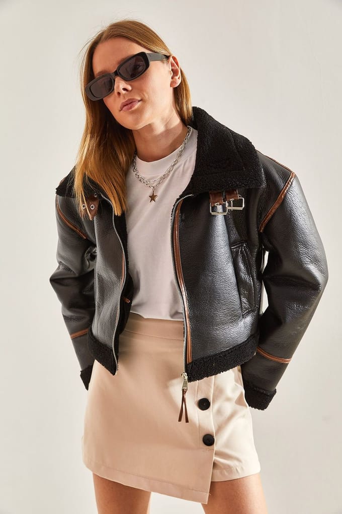 Faux leren boxy crop jack met sjaalkraag