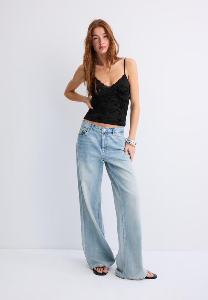 Stradivarius Aansluitende top met flockprint en kant  Zwart L