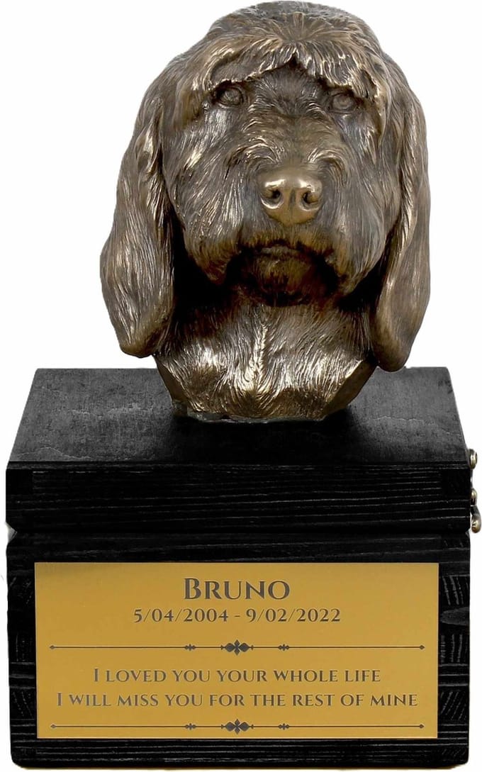 Urn met gravure en sculptuur van een Grand Griffon Vendéen hond