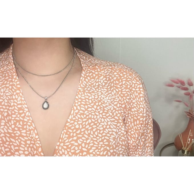 Ketting met steentje | zilver gekleurd