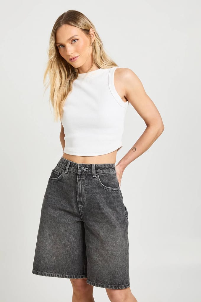 boohoo Dames Petite Halfhoge Denim Jorts | Greywash | Maat: 42