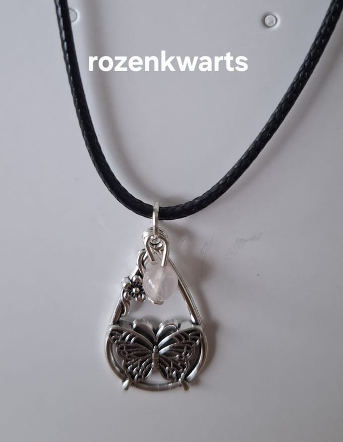 "Rozenkwarts" waterdruppel / Vlinder Ketting