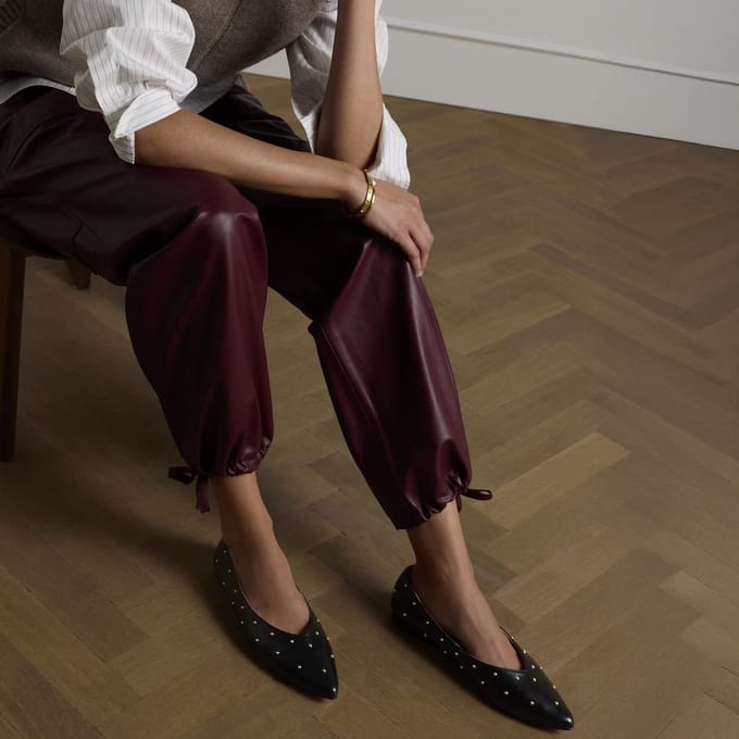 Manfield - Dames - Zwarte leren loafers met studs - Maat 39