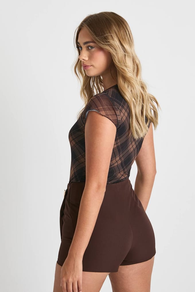 boohoo Dames Mini skort met wrap-front en gouden afwerking | Bruin | Maat: 36