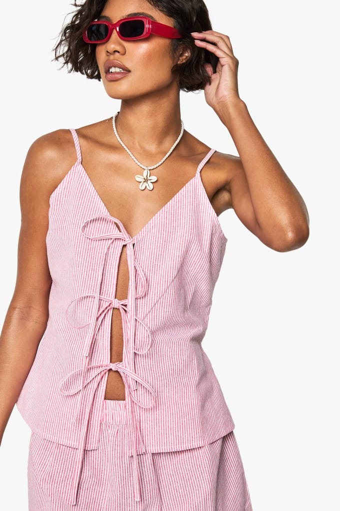 boohoo Dames Lang Pinstreept Halternek Strik Korte Co-ord | Red | Maat: 8