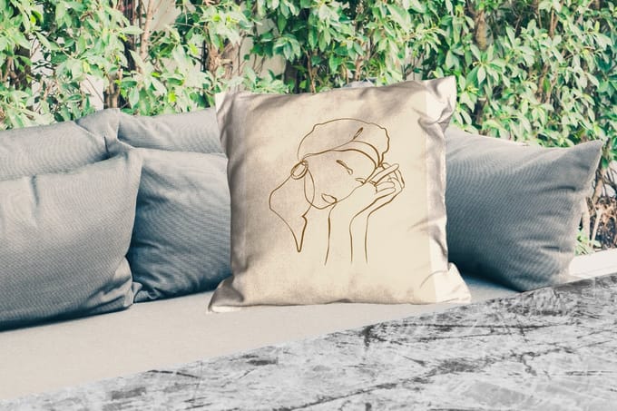 Sierkussen Buiten - Vrouw - Line art - Quotes - Tekst - 60x60 cm - Weerbestendig