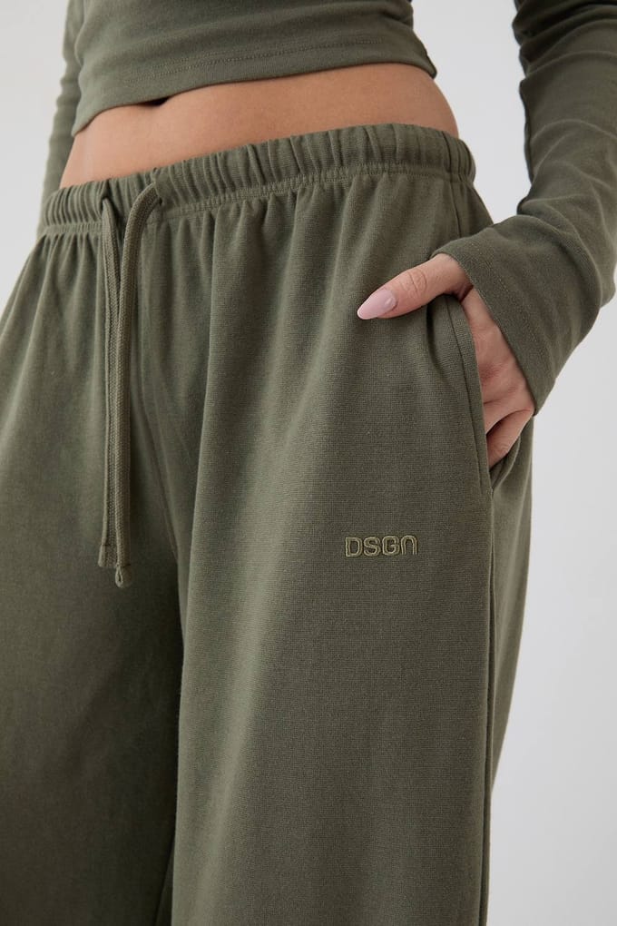 Dames DSGN Studio Geborduurd Ribfluweel Wijde Pijpen Broek | Olijf | Maat: 2XL