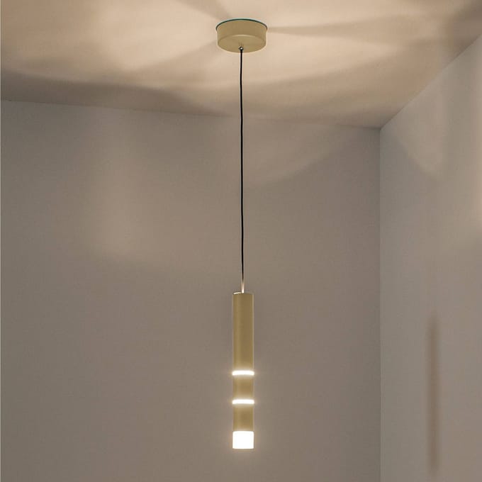 LED hanglamp PURE Vega, een cilinder, messing