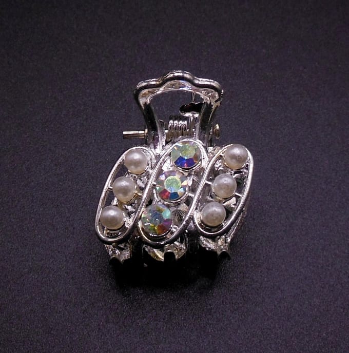 Haarklem metaal klein tas schuin met parel + gekleurde diamanten