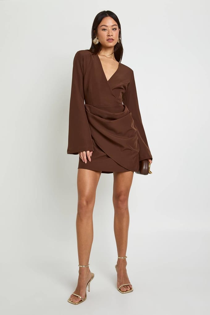 boohoo Dames Tall Tie Waist Collarless Draped Blazer Dress | Chocoladebruin | Maat: 44