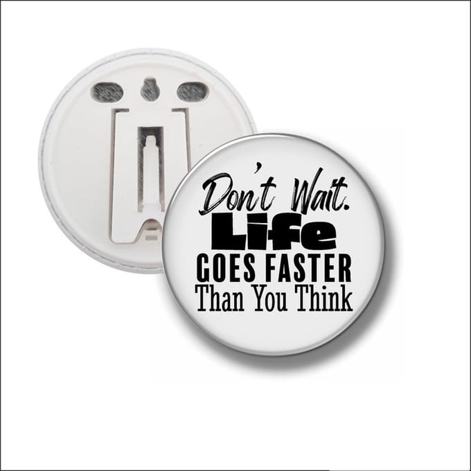 Button Met Clip 58 MM - Dont Wait Life Goes Faster Than You Think
