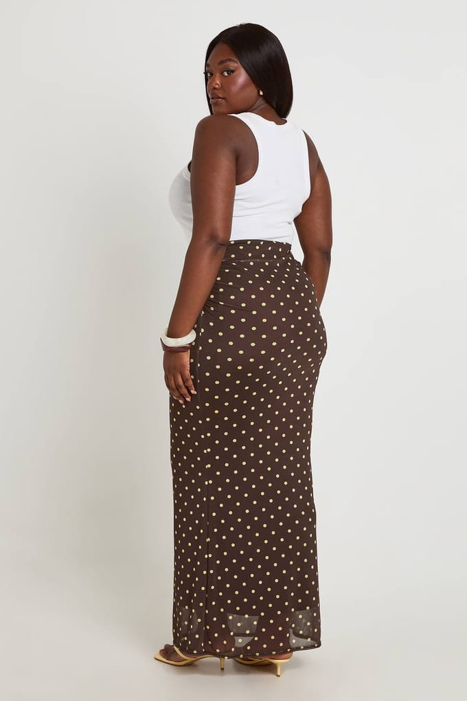 boohoo Dames Plus Polkadot Mesh Maxi Rok | Bruin | Maat: 46