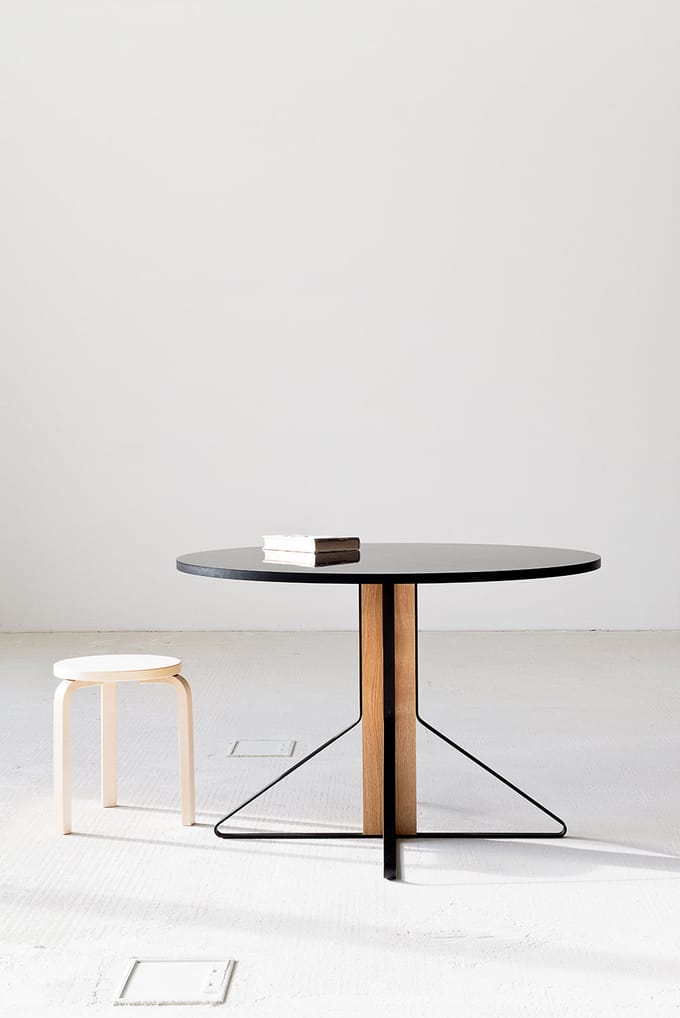 Artek - Kaari ronde tafel klein - HPL wit, hoogglans - Natuurhout - klein