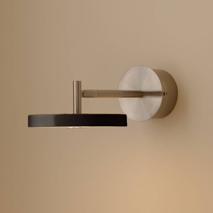 UMAGE LED wandlamp Asteria Short, zwart, staal, vaste aansluiting
