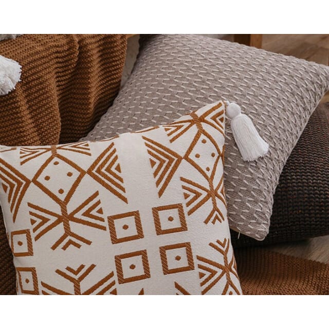NOVÉE Sierkussen coffee / white tassle | 45 x 45 cm | polyester