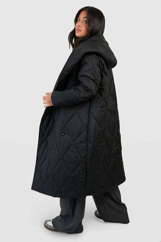 boohoo Dames Petite Diamond Quilt Maxi Met Capuchon Oversized Puffer | Black | Maat: 6