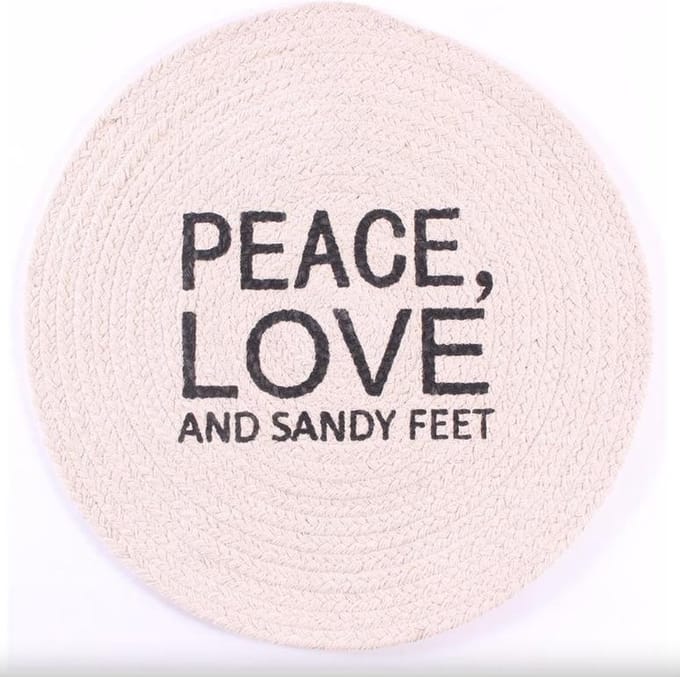 Placemat Peace, Love and Sandy Feet 25 cm. kleedje