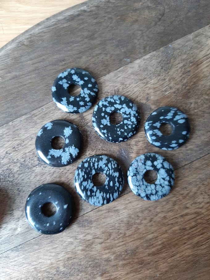 Obsidiaan sneeuwvlok donut 30 mm