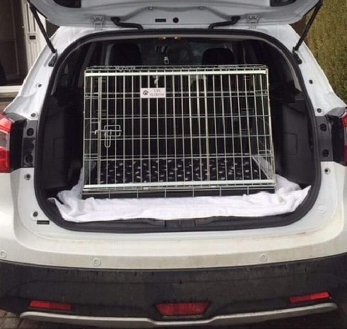 Autobench Hond - Hondenkooi Auto - Veilig Vervoer - Schuin Ontwerp - 86x56x58 cm - Zilver