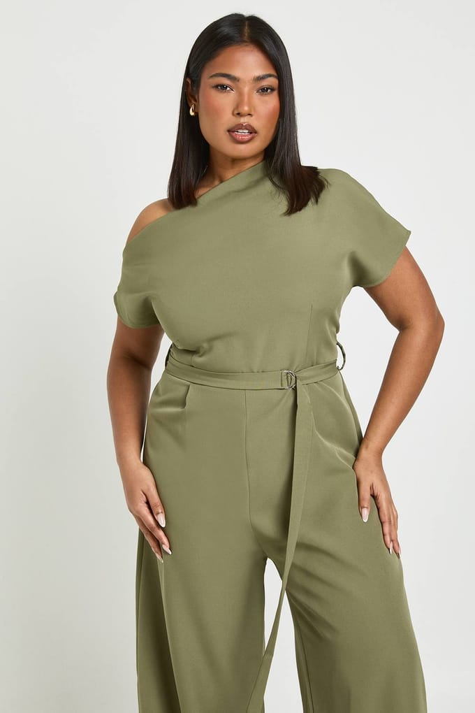 boohoo Dames Plus Asymmetrische Jumpsuit met Riem | Khaki | Maat: 28