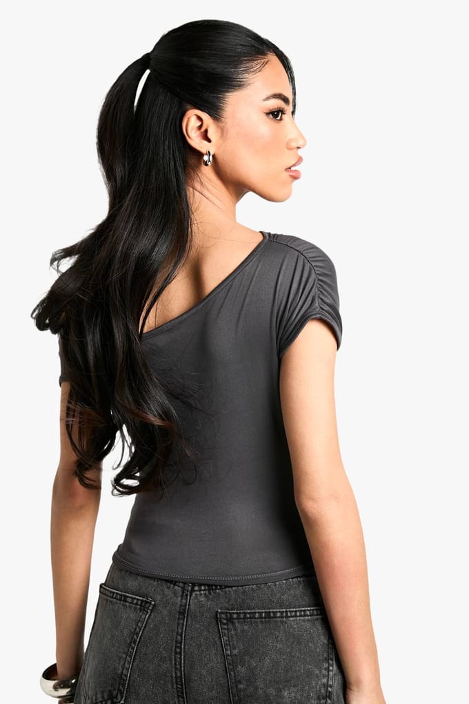 boohoo Dames Superzacht Draperende Off-Shoulder Geraffelde Top | Houtskool | Maat: 40