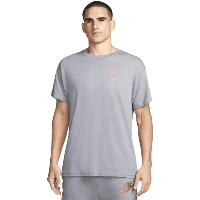 Nike Sportswear Standaard Issue T-Shirt in Poolgrijs