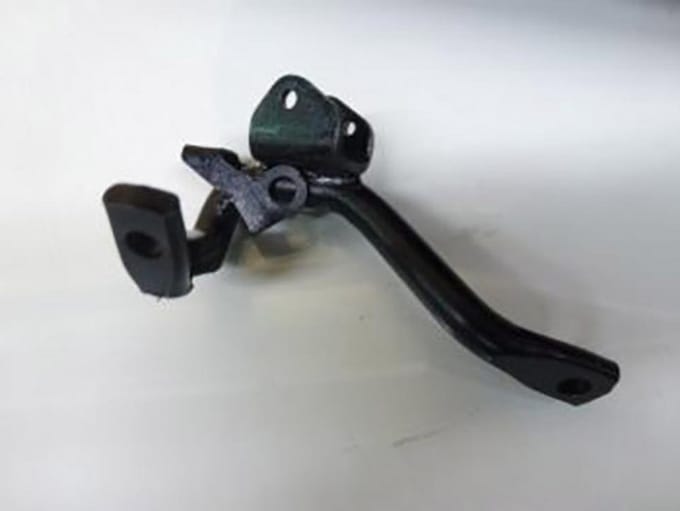Platine de repose pied passager gauche pour Scooter Revatto 125 Imperator Chinois Neuf
