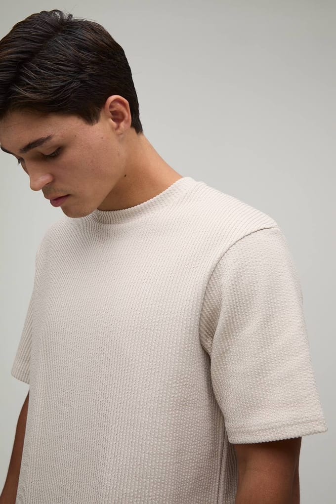Regular Boxy Geplisseerd Interlock T-shirt | Stone | Size Medium
