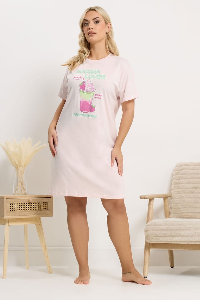 Yours Roze 'Matcha Lover' Slaapshirt Size 66-68