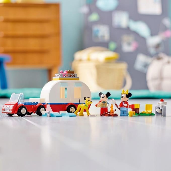 LEGO Mickey and Friends Mickey Mouse en Minnie Mouse Kampeerreis - 10777
