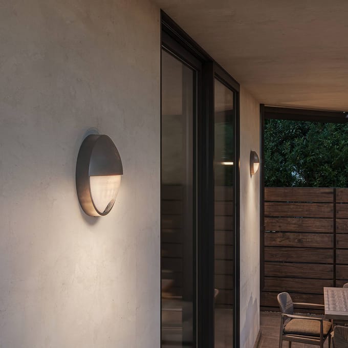 Philips Capricorn Wandlamp - Buitenverlichting met Bewegingssensor - Weerbestendig: IP44 - Warmwit licht: 2700K - Antraciet
