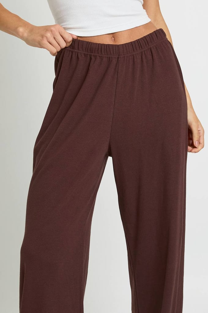 boohoo Dames Broek met hoge rib en wijde pijpen | Chocoladebruin | Maat: 36