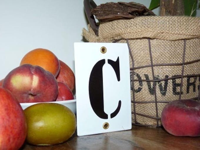 Emaille huisnummer wit 8x12 letter 'C'