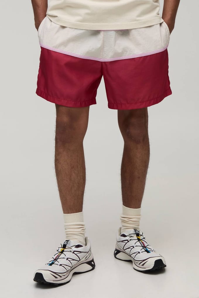 Ontspannen Pasvorm Gestreepte Panelen Korte Lengte Nylon Shorts | Red | Size Large