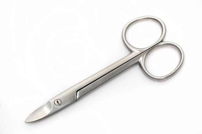 Profi4Beauty teennagelschaar 10 cm, gebogen en echte schroefverbinding, gehard staal