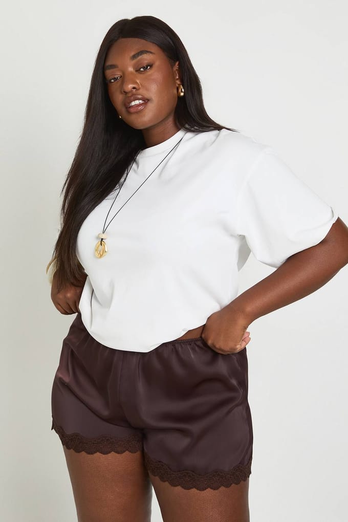 boohoo Dames Plus Satijnen Shorts Met Kanten Afwerking | Chocoladebruin | Maat: 46