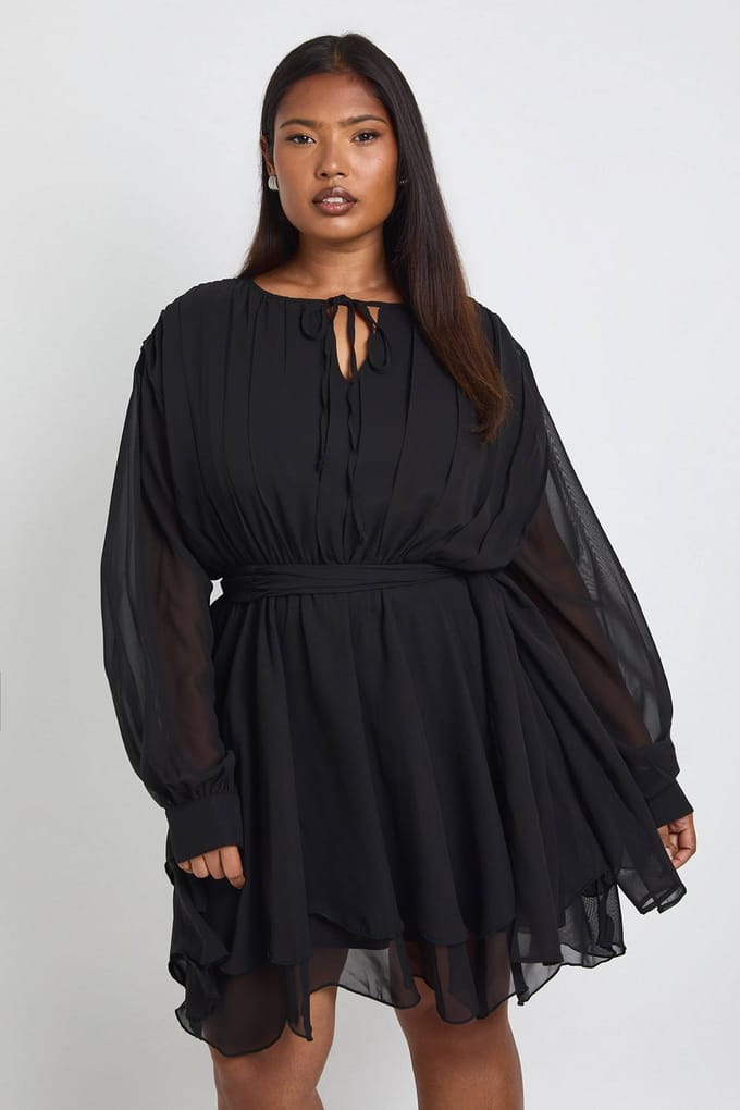 boohoo Dames Plus Chiffon skaterjurk met lange mouwen | Black | Maat: 20