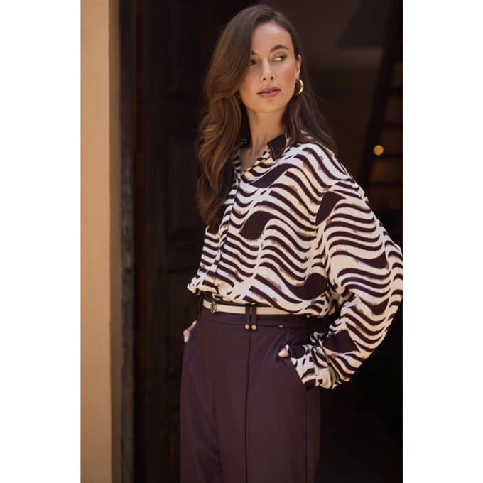 Nukus bordeaux dames blouse   Punt kraag   Regular fit   Animal patroon   Blinde knoopsluiting   Lange mouw Bordeaux XXXL