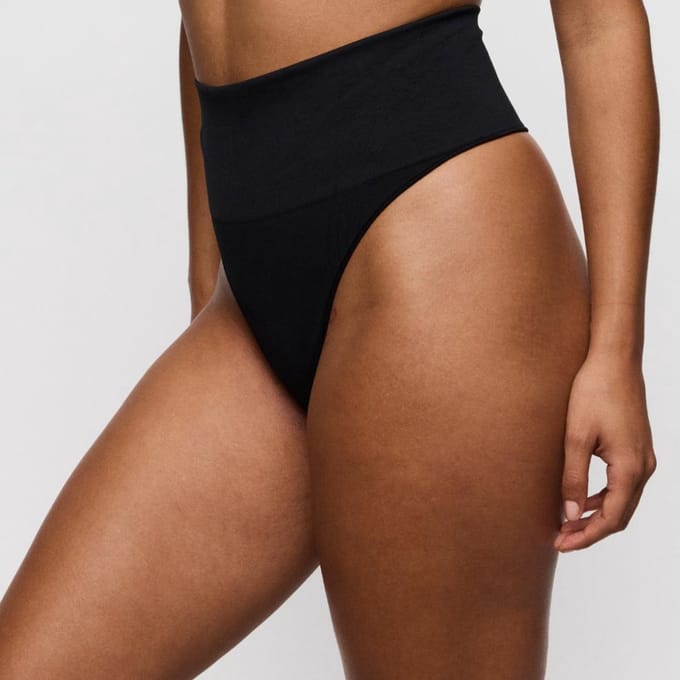 PrimaDonna Nudda Corrigerende String 0663611 Zwart - maat 42