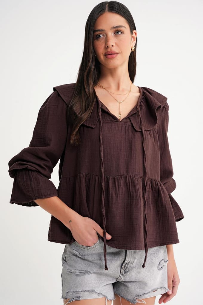 Kantachtige Sjaalkraag Blouse met Striksluiting