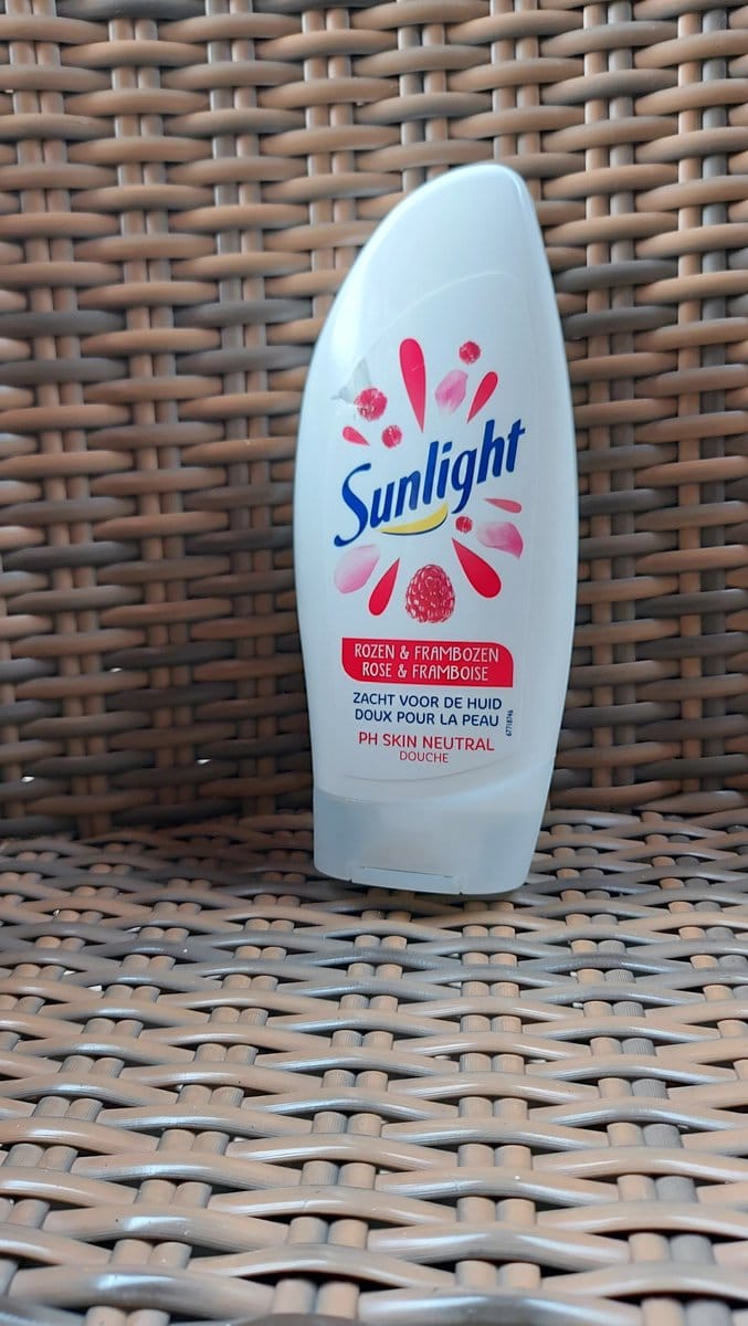 Sunlight - Douchegel - PH Neutraal - Rozen En Frambozen - 250 ml - 1 stuk