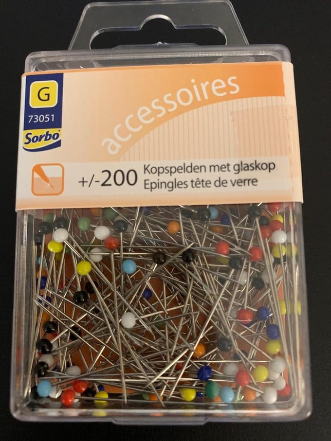 Sorbo kopspelden met glaskop  ongeveer  200 stuks